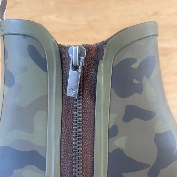 Lucky Brand Basel H20 Camoflage Pull On Rain
Snow Bootie Boots Women's 9 - Picture 12 of 12